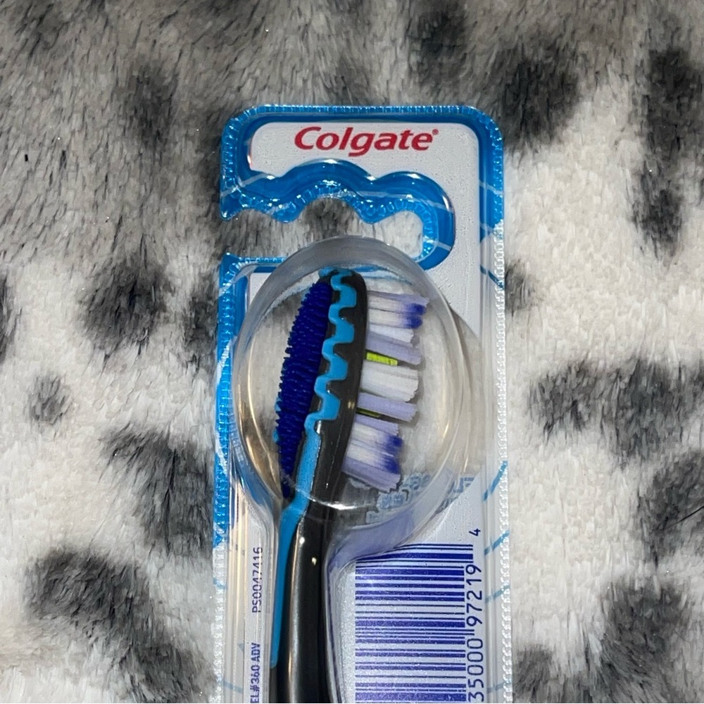 Colgate Toothbrush - Picture 4 of 8